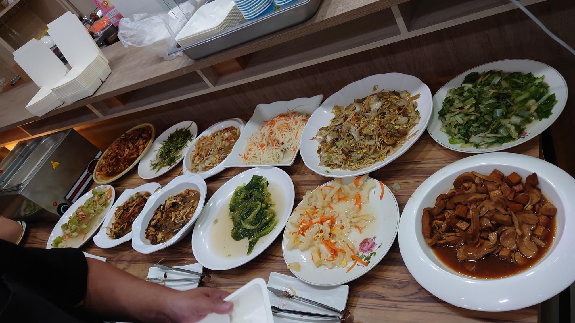 [食記] 台北市文山區素食吃到飽-休閒食堂