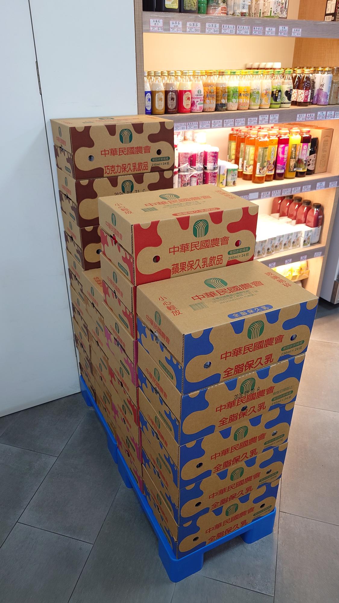 常溫飲品區貨架