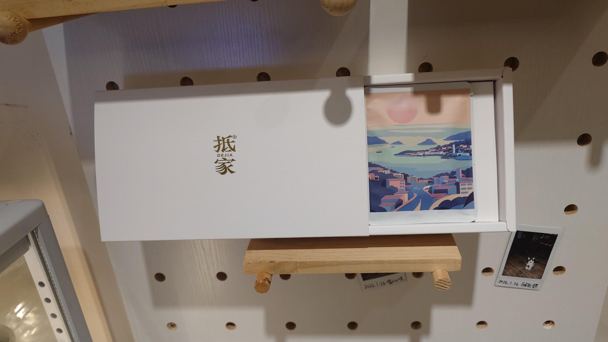 抵家咖啡店內貓咪照片牆