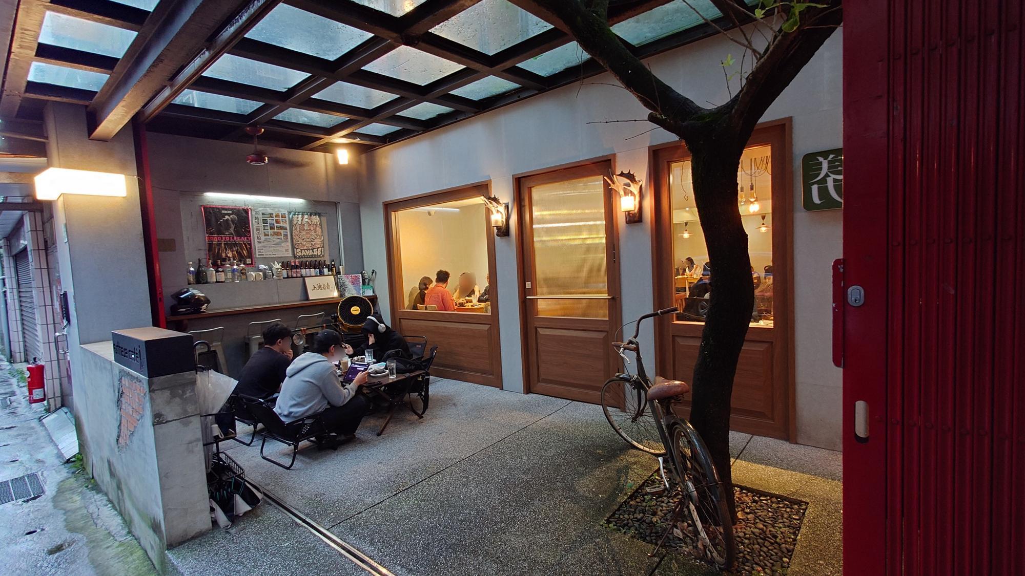 Arthere Café 上樓看看咖啡店內環境