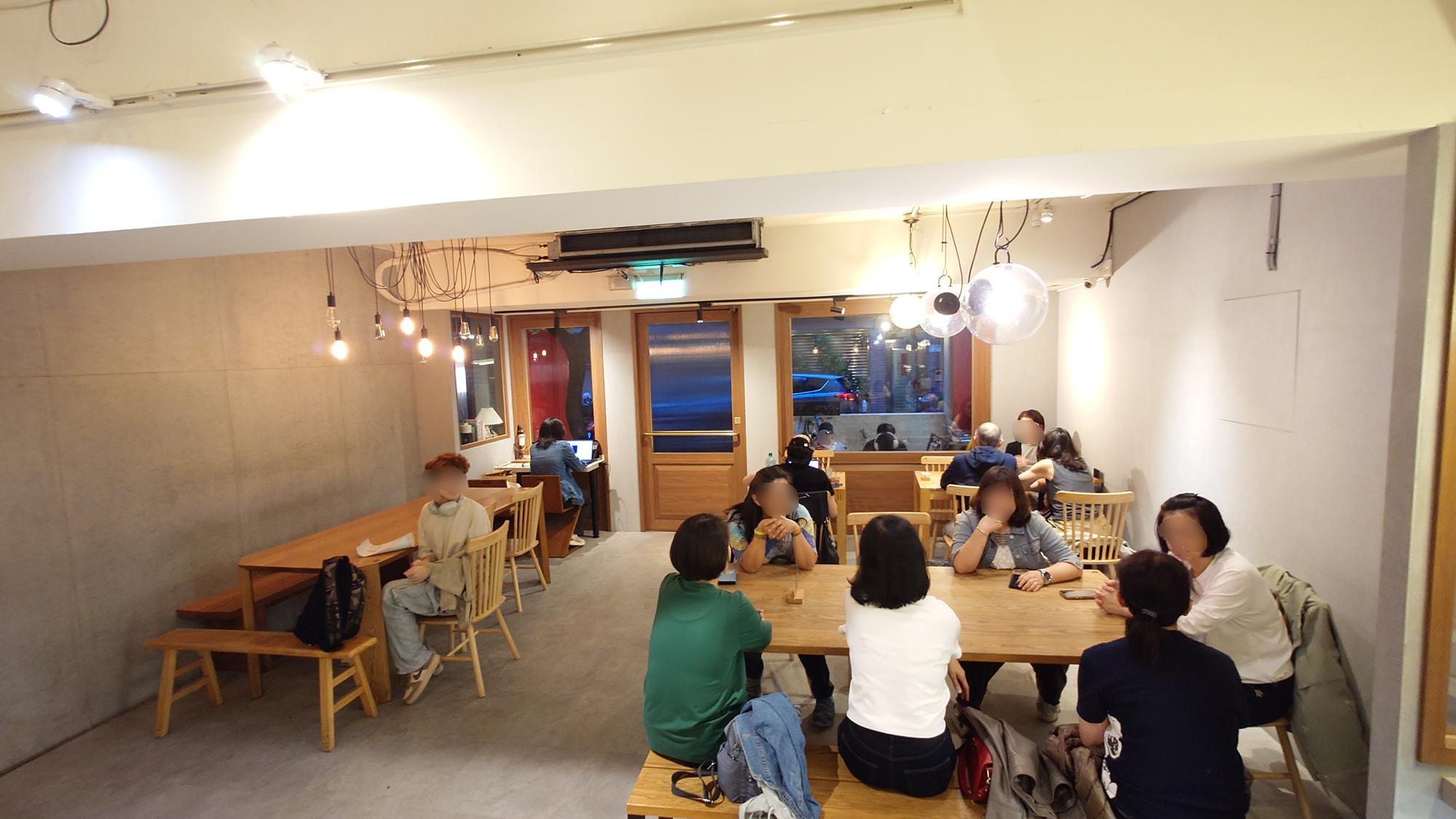 Arthere Café 上樓看看咖啡木質風格空間