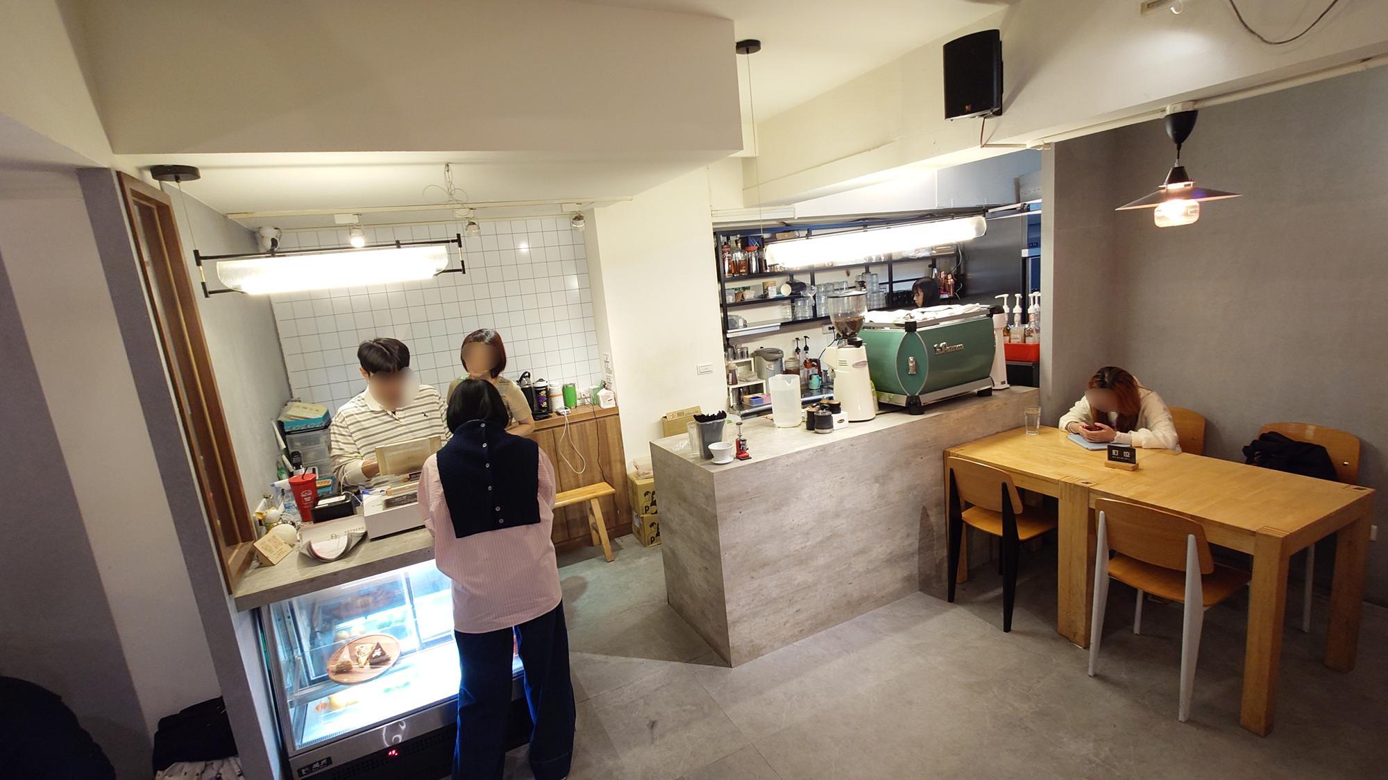 Arthere Café 上樓看看咖啡櫃台與廚房