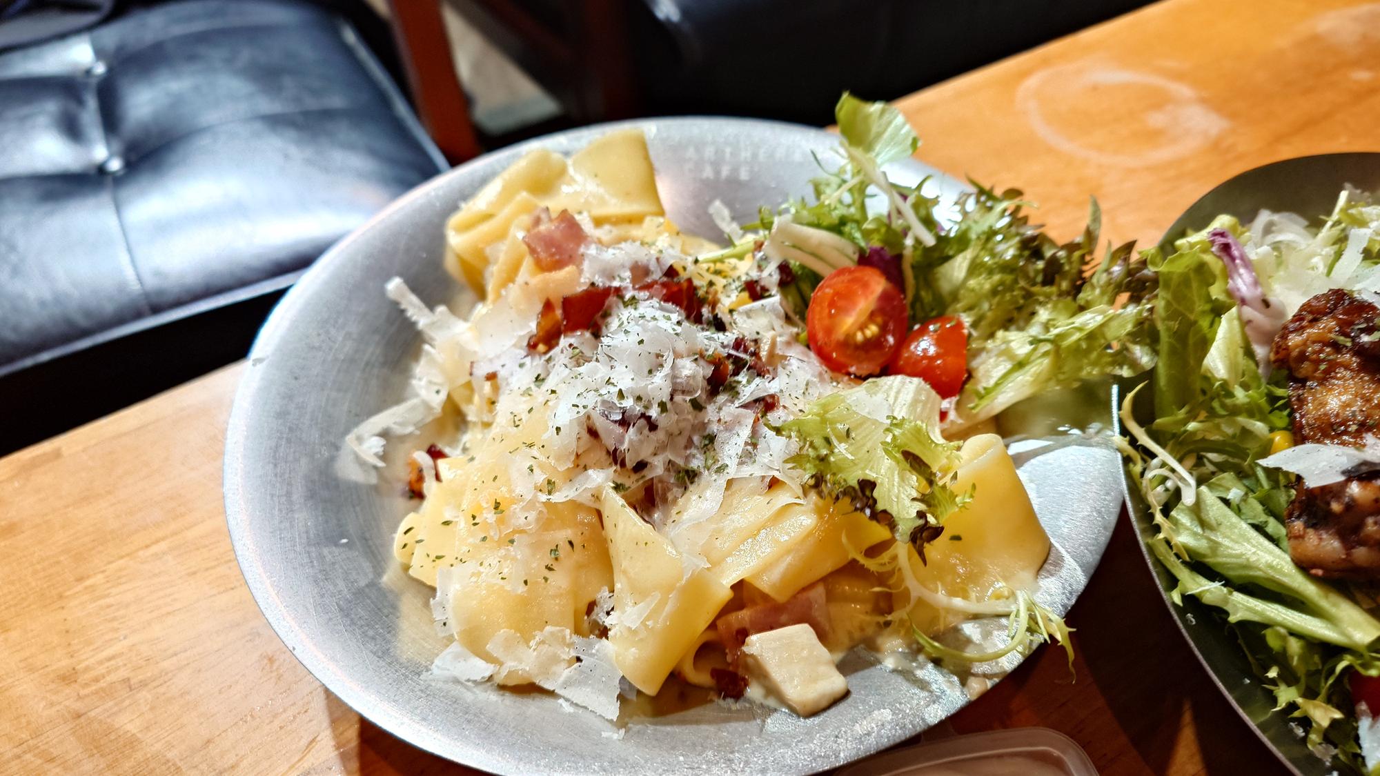 Arthere Café 上樓看看咖啡奶油培根白醬義大利麵