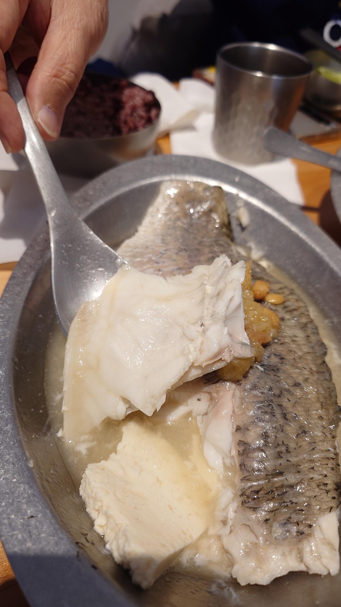 古味蒸鮮魚底下豆腐吸收湯汁
