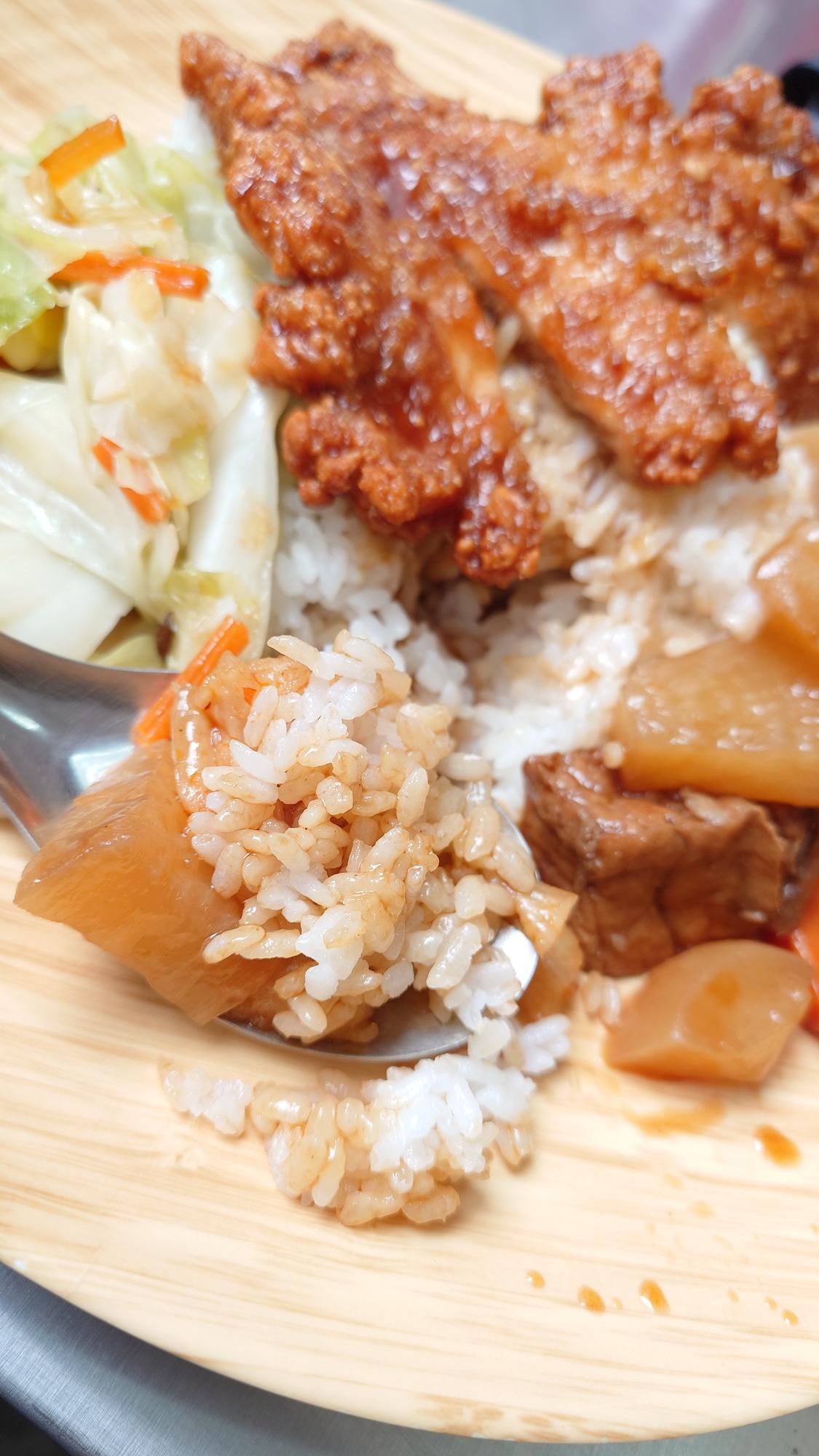 三沙灣古早味排骨飯便當配菜
