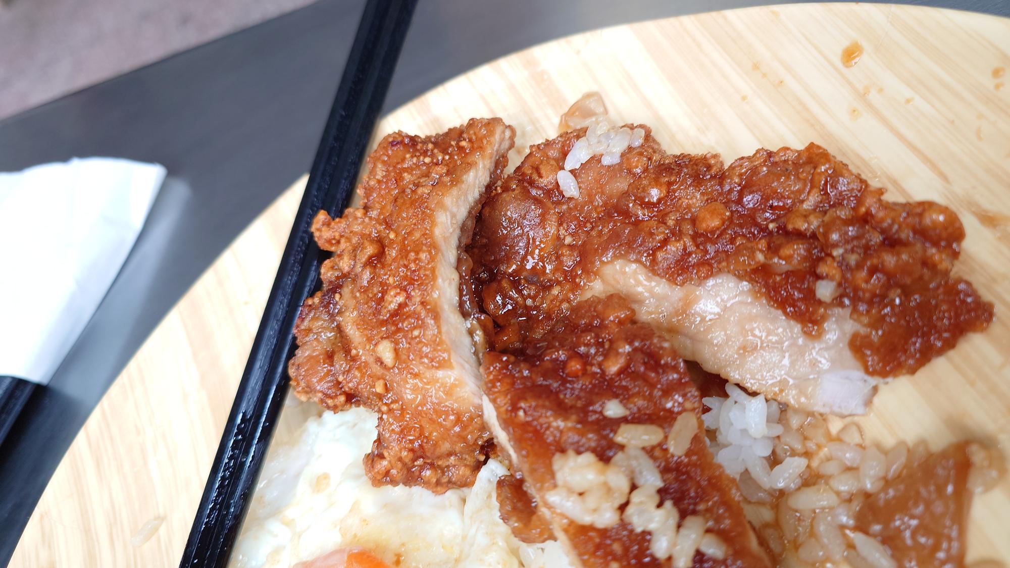 三沙灣古早味排骨飯排骨飯配菜