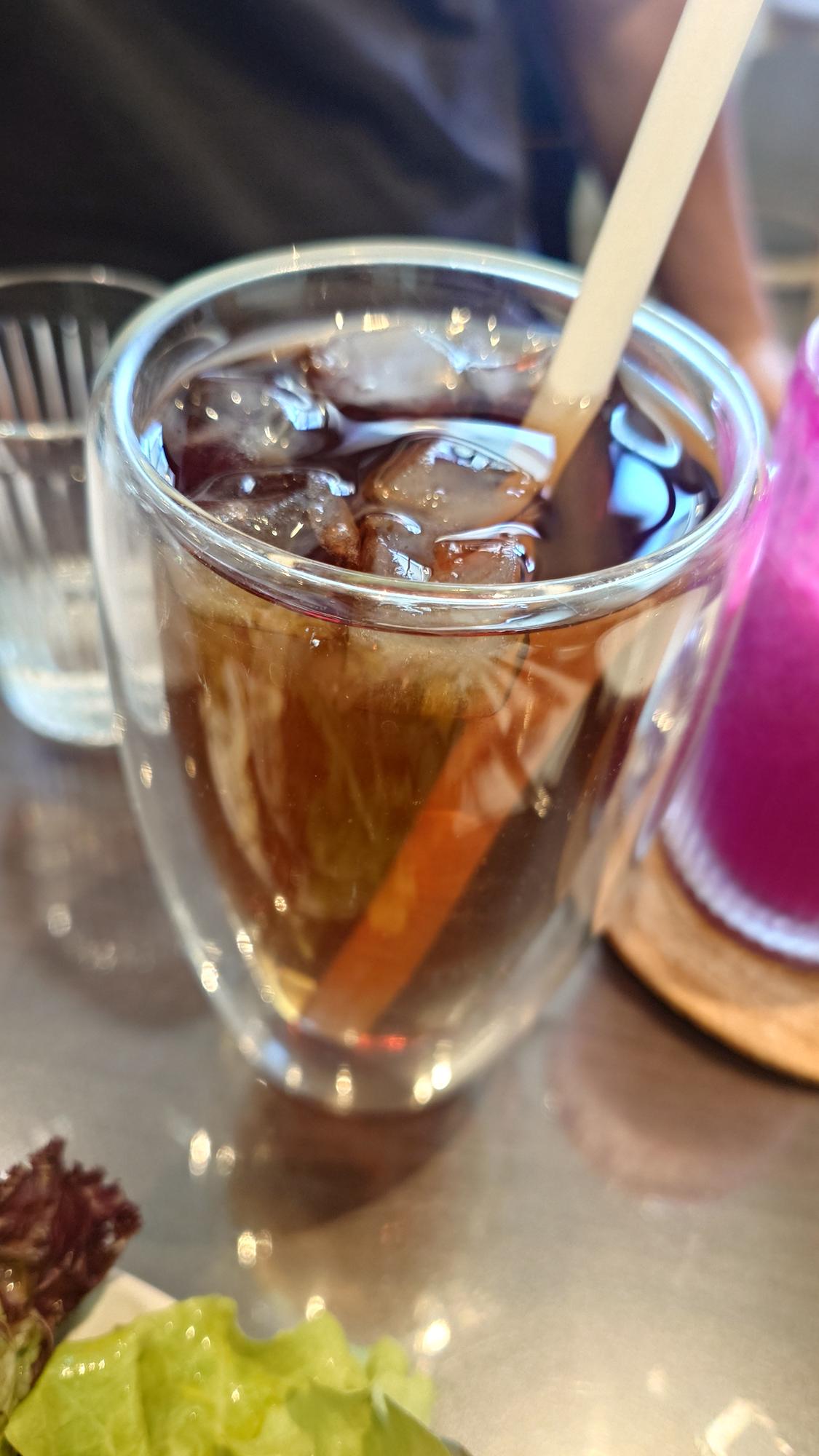 梨在角落冰紅茶飲品
