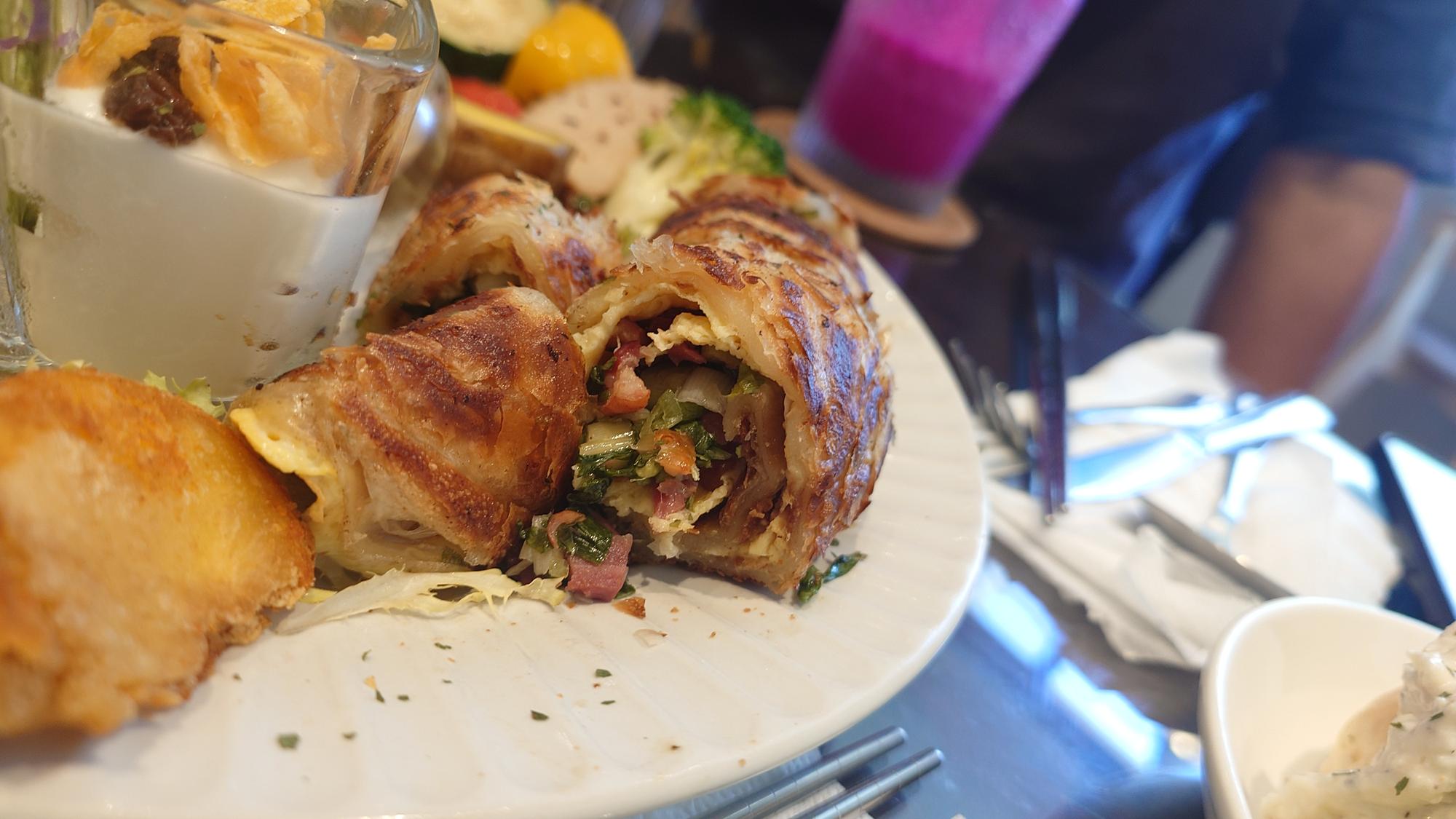 宜蘭鴨賞捲餅內餡與煎蛋