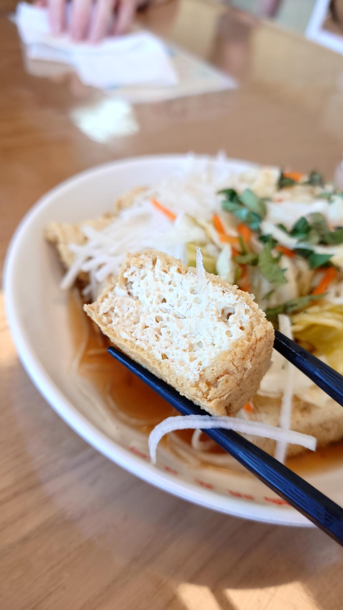 玉里橋頭臭豆腐搭配台式泡菜與蘿蔔絲