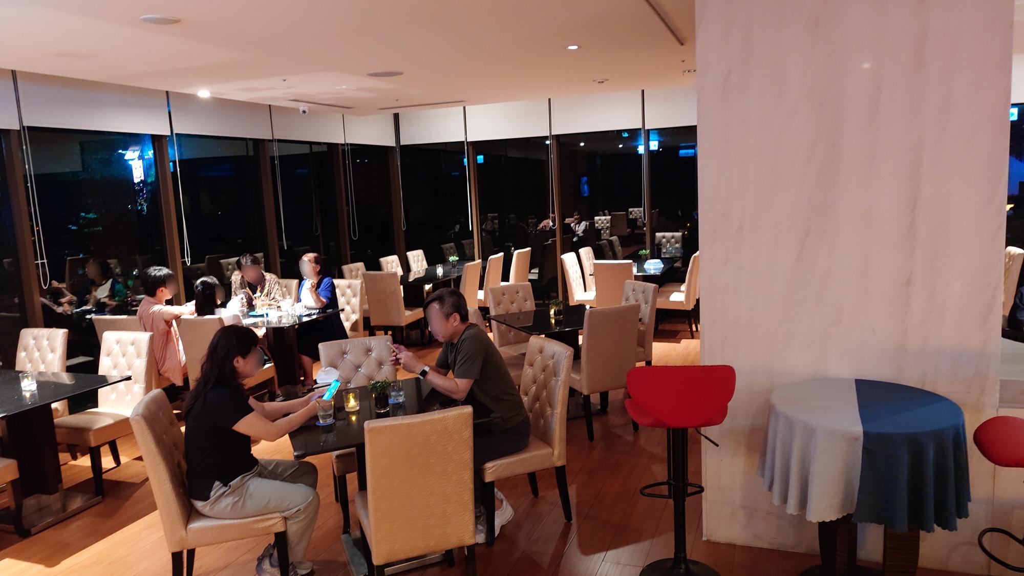 鳳凰飴號夜間空間與酒類